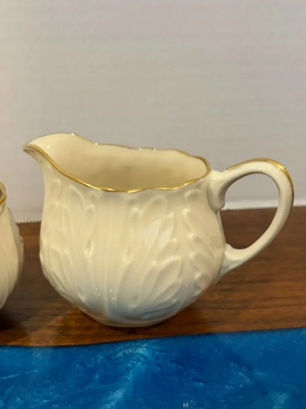 Lenox Cottage Acanthus Leaf Sugar Bowl & Creamer with 24k Gold Trim